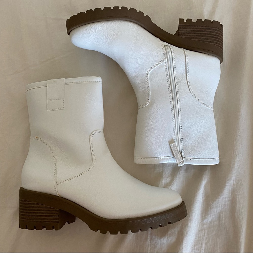 WHITE WESTERN PLATFORM BOOTS WITH FUZZ INSIDE - BRAND NEW WOMENS 8.5
